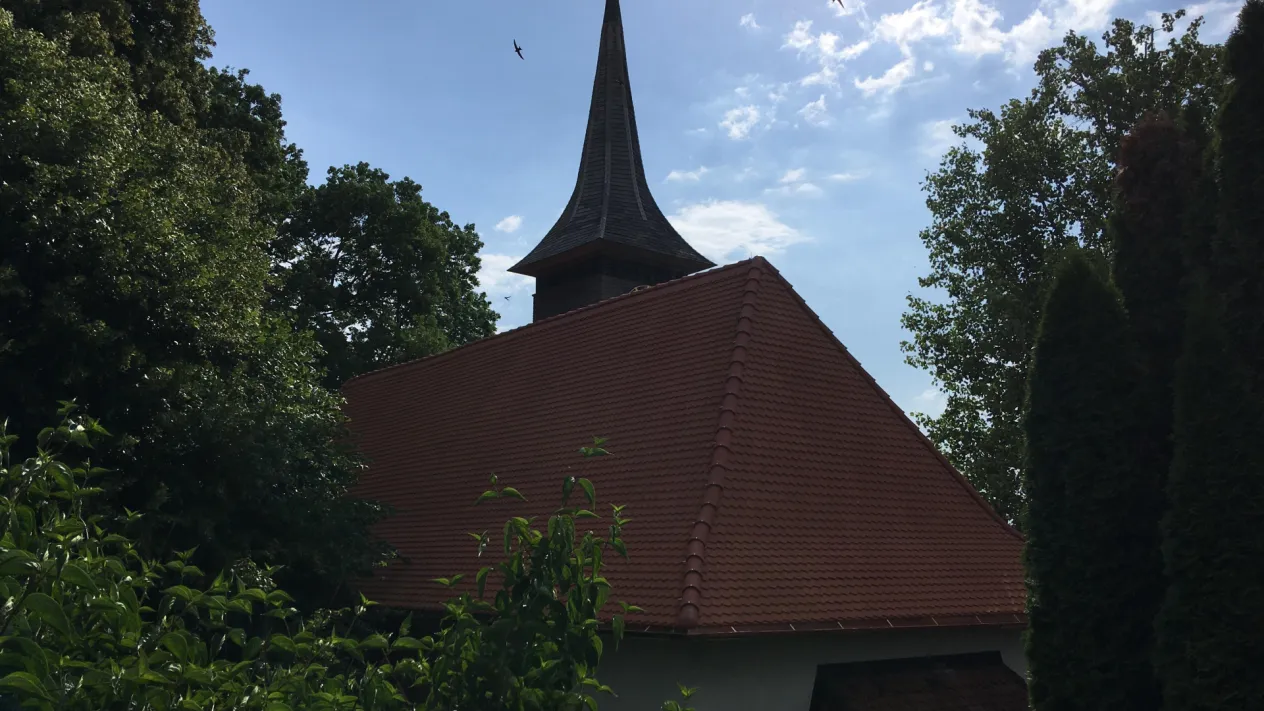 Kirche mit neuem Dach (Foto: Dorothea Zahnd)